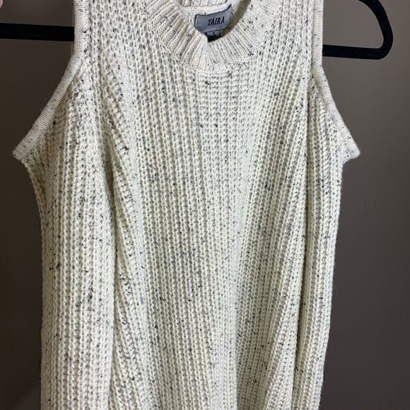 Yaira small long sleeve cold shoulder sweater (G1) - Picture 1 of 6
